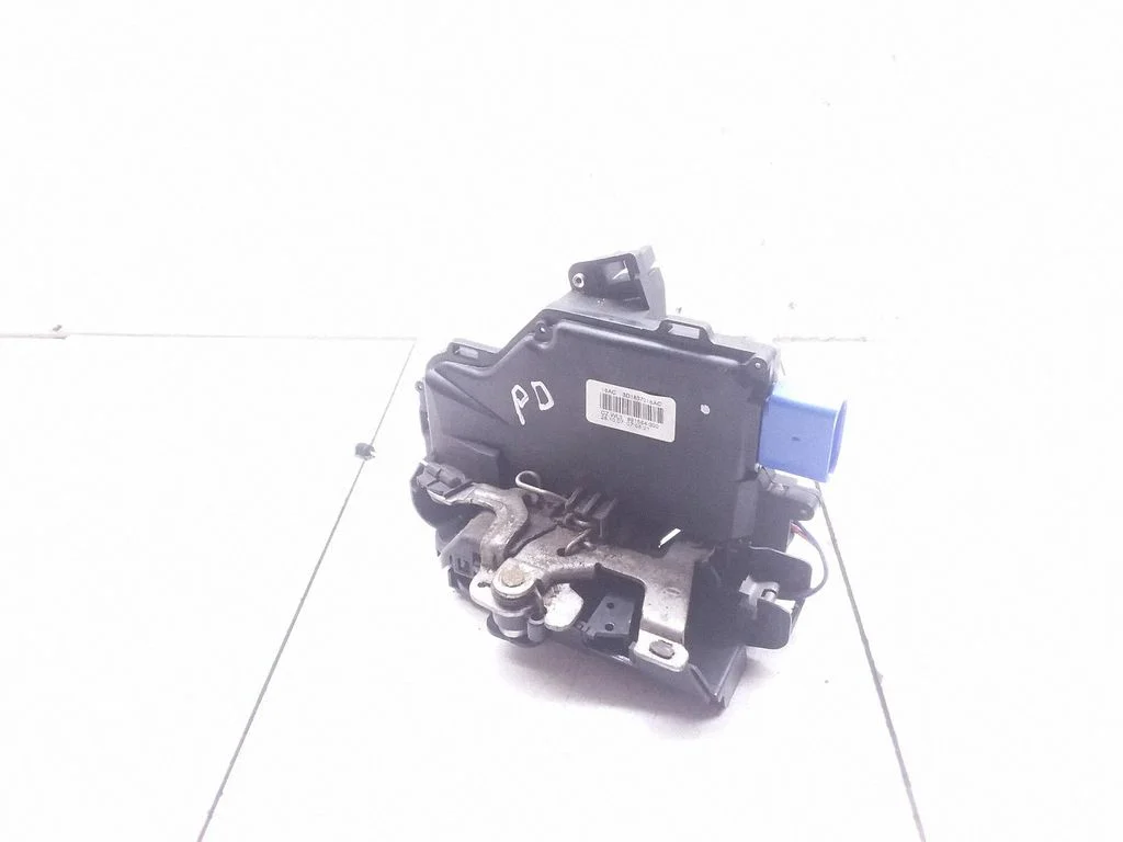 Esiukse lukk 3D1837016AC