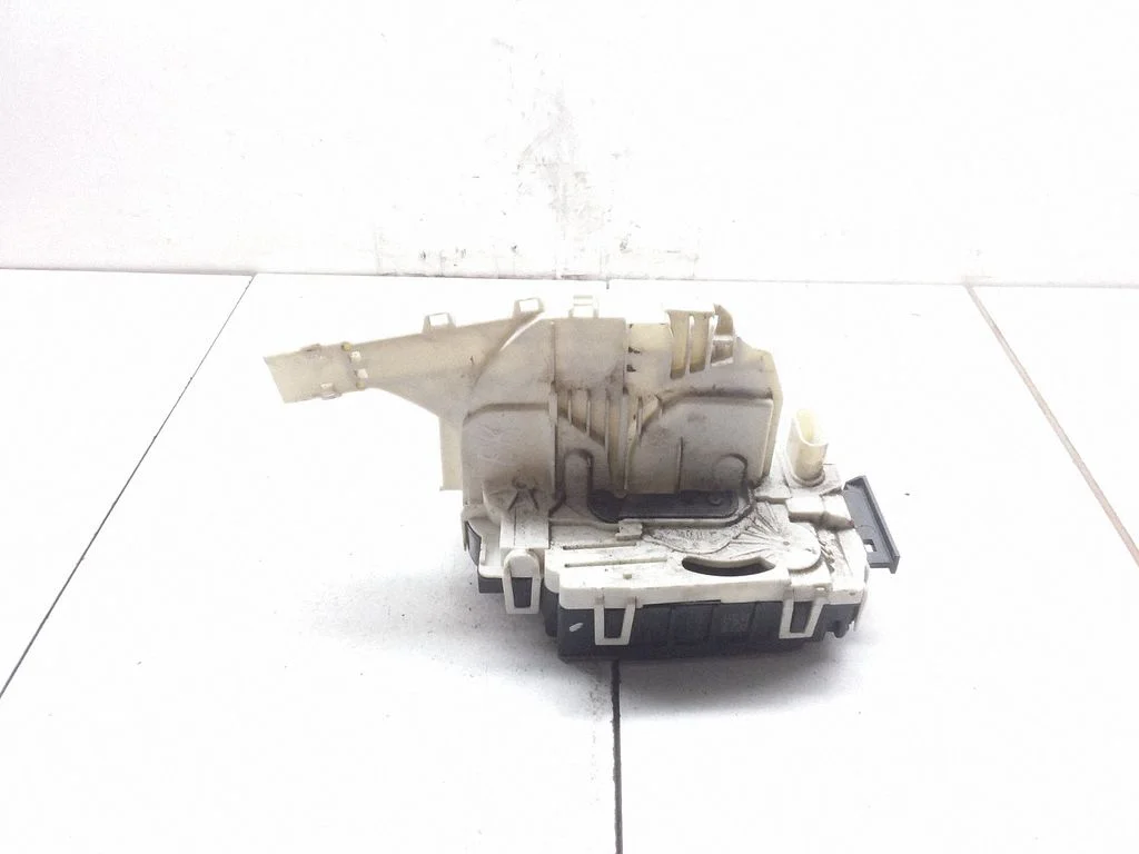 Front door lock – Mercedes-Benz Sprinter W906 (2006-2018)