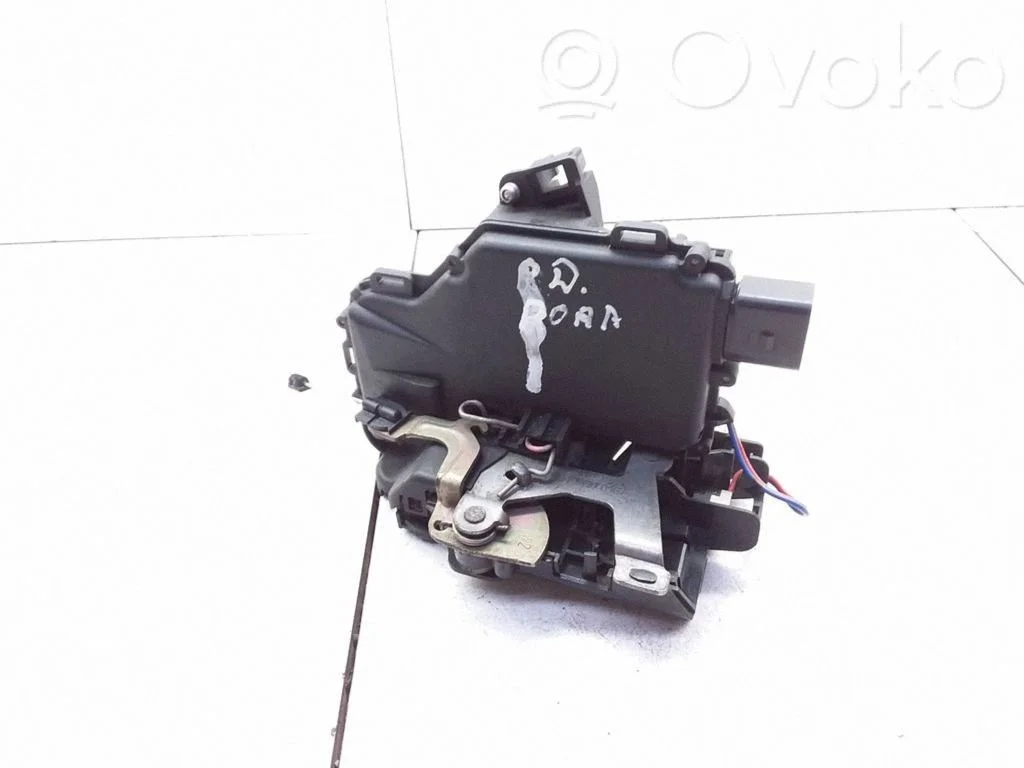 Front door lock – Volkswagen Bora (1998-2005)