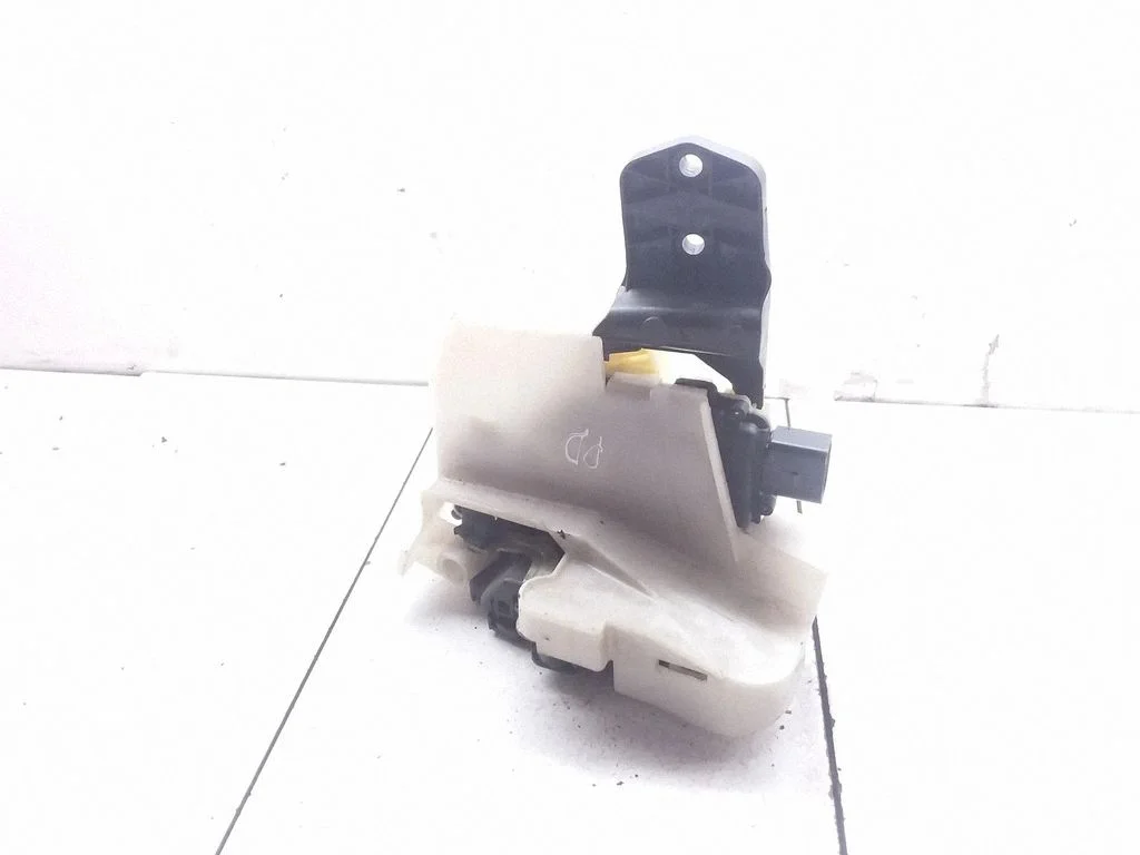 Front door lock – Volkswagen Passat B5.5 (2001-2005)