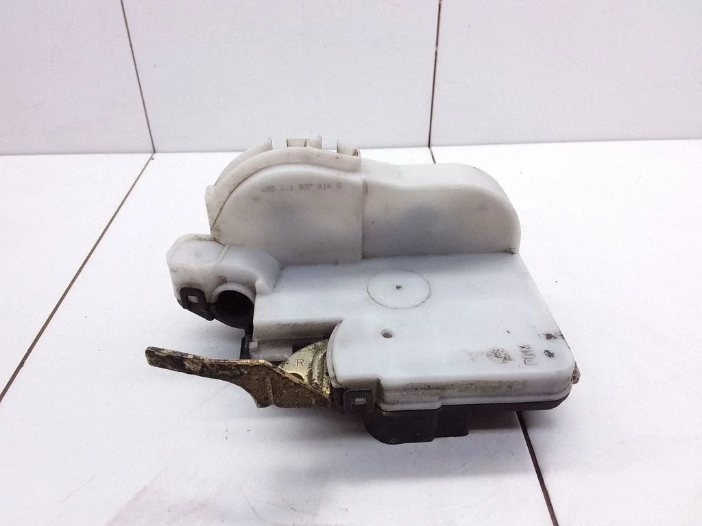 Front door lock – Volkswagen Polo III 6N 6N2 6NF (1995-2001)