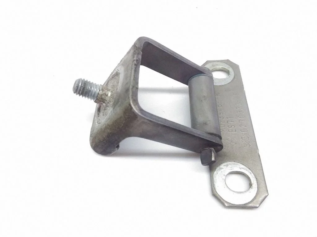 Tailgate/trunk/boot hinge M023945H