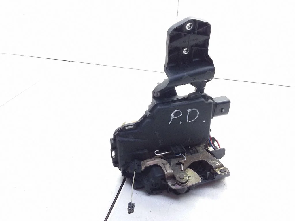 Front door lock 3B0837868