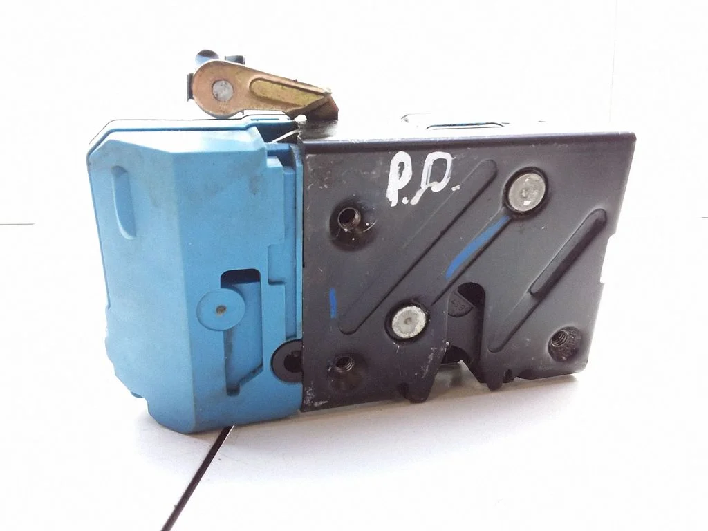 Front door lock – front right