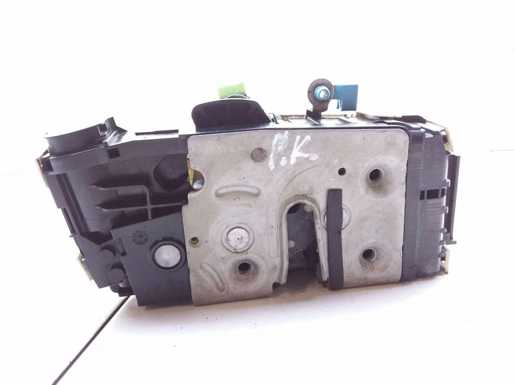 Front door lock 04589095AD