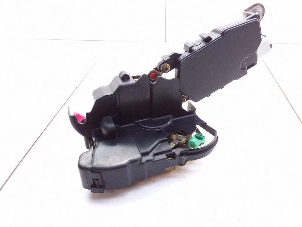 Front door lock – right
