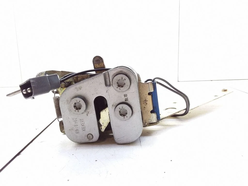 Front door lock 4303087 – Saab 9000 CS (1992-1998)