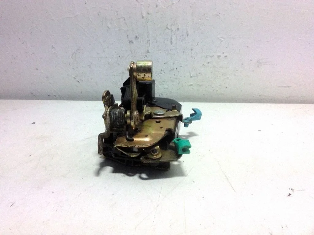 Front door lock – left