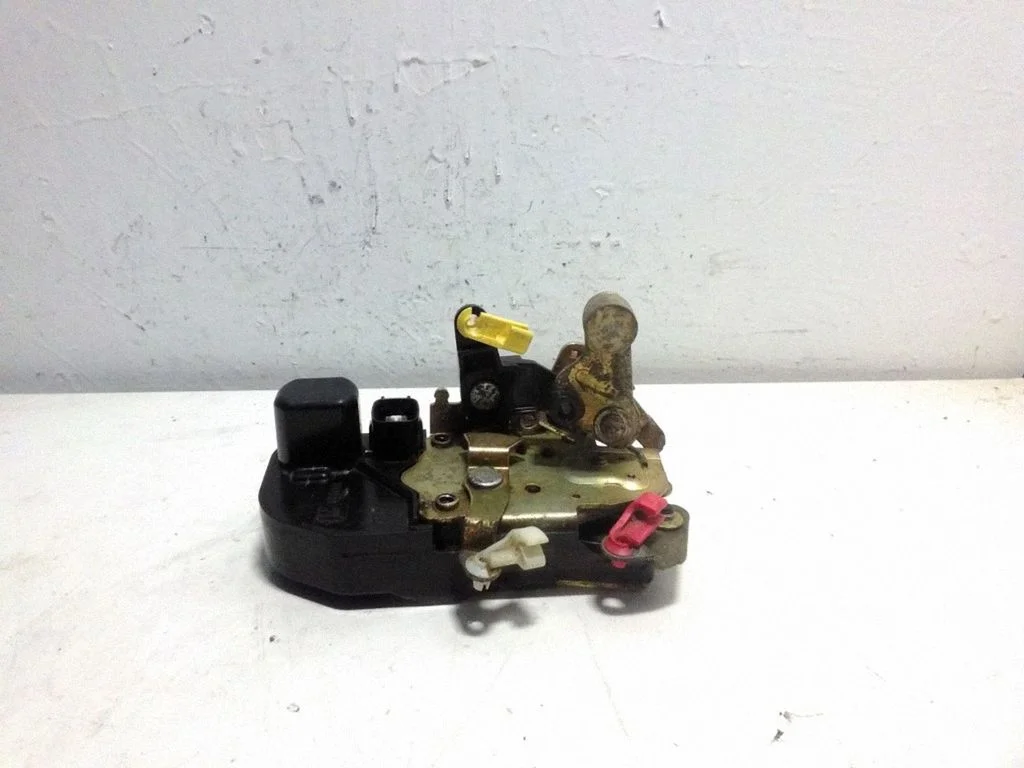 Front door lock – right