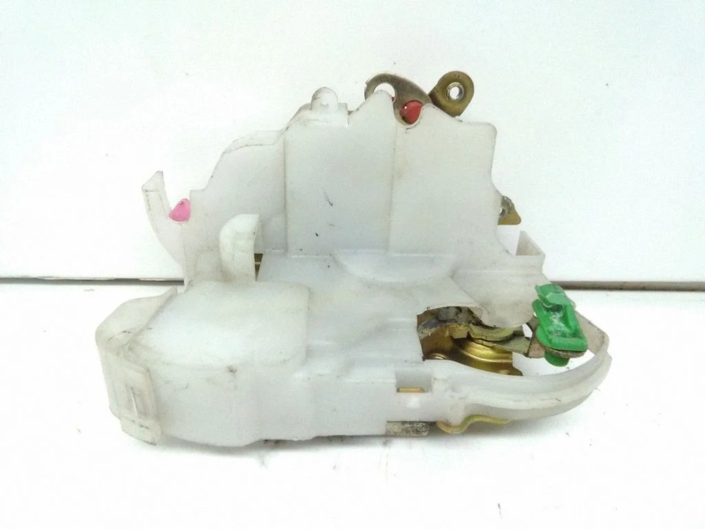 Front door lock – right