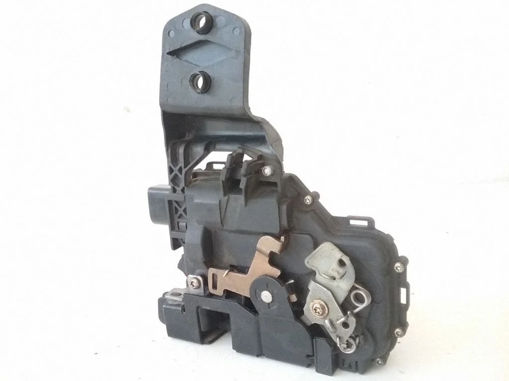 Front door lock D3E2837016A