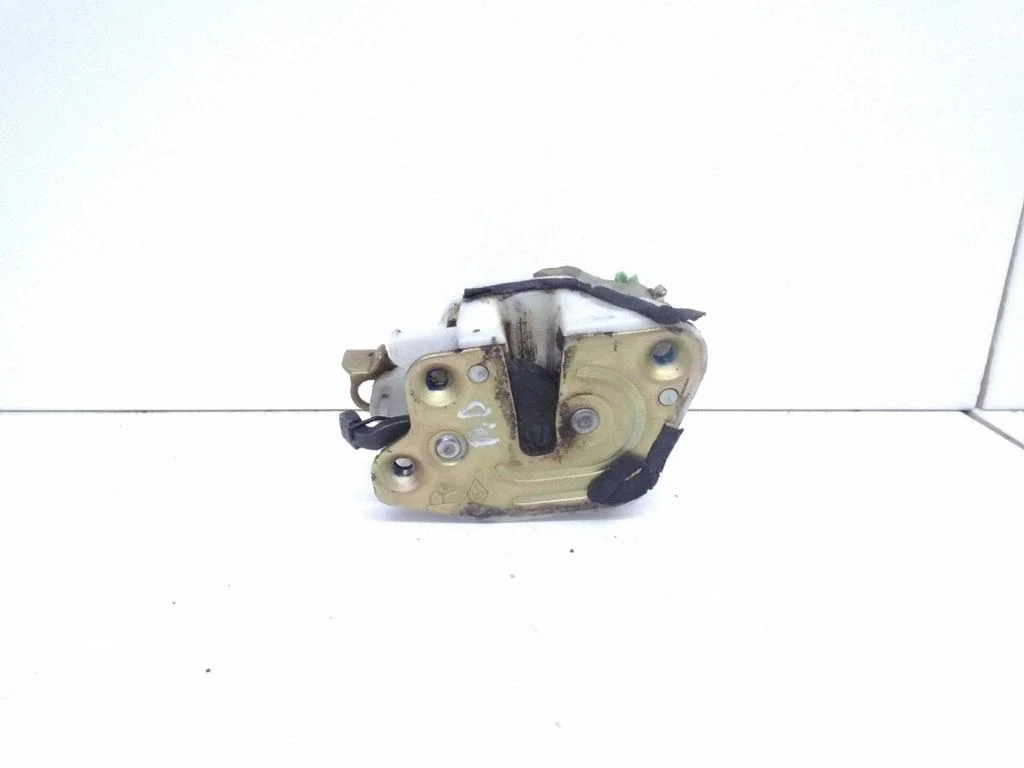 Front door lock – Mitsubishi Pajero (1991-1999)
