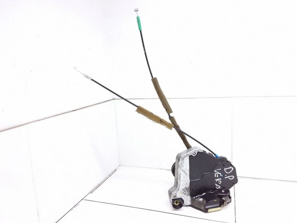 Front door lock 4G1704