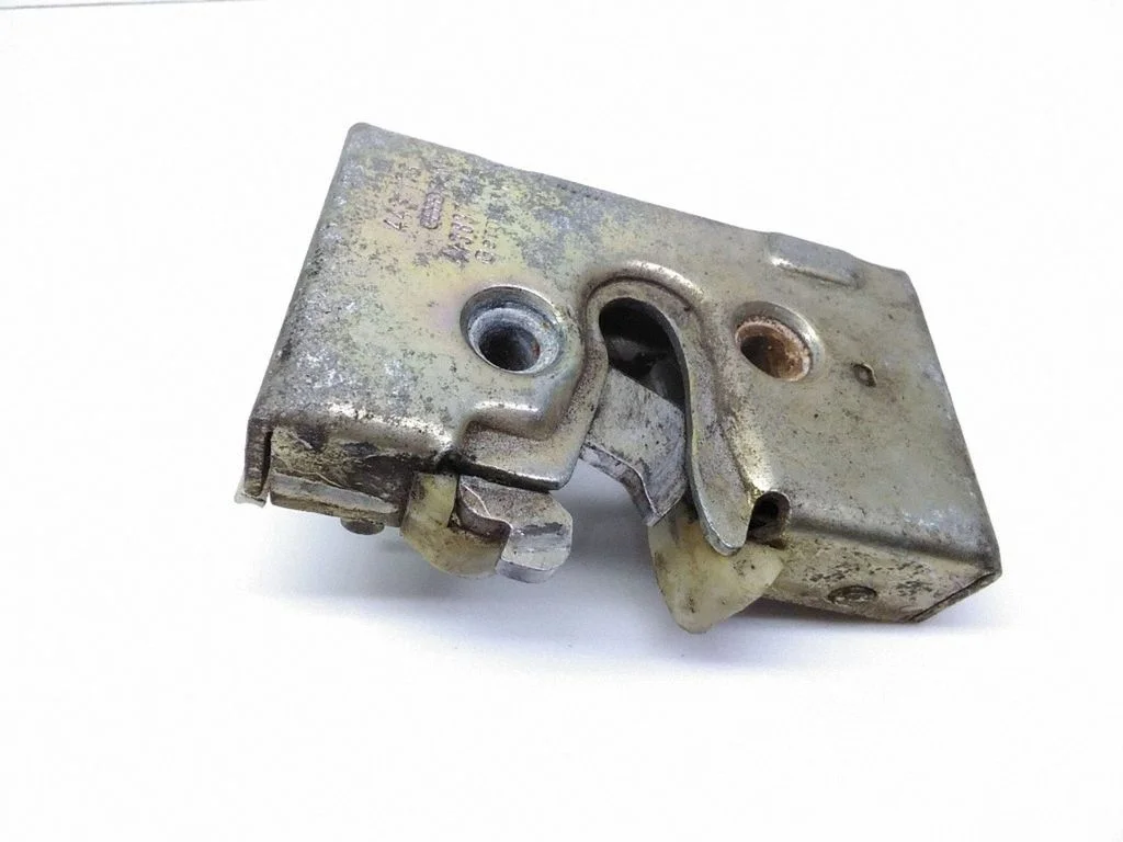 Front door lock 443837016G