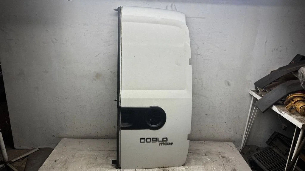 Rear door – rear right