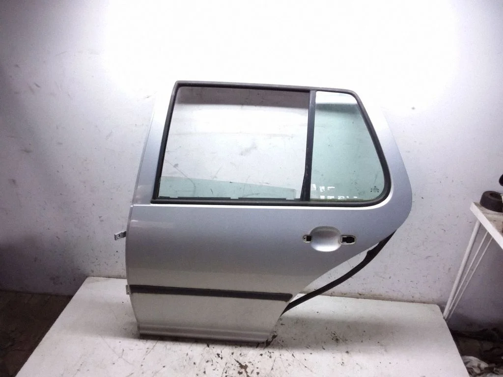 Rear door – rear left