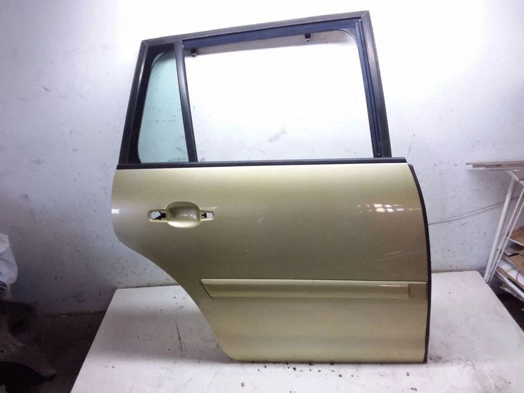 Rear door – rear right