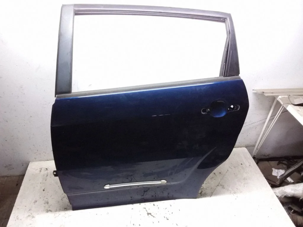 Rear door – rear left