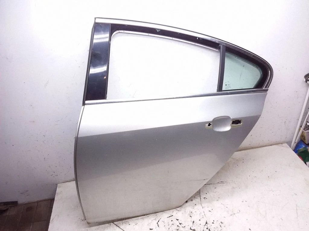 Rear door – rear left