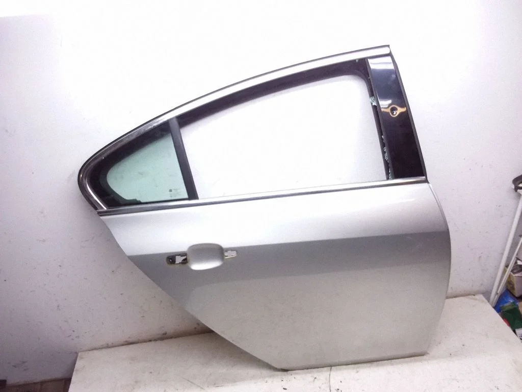 Rear door – rear right