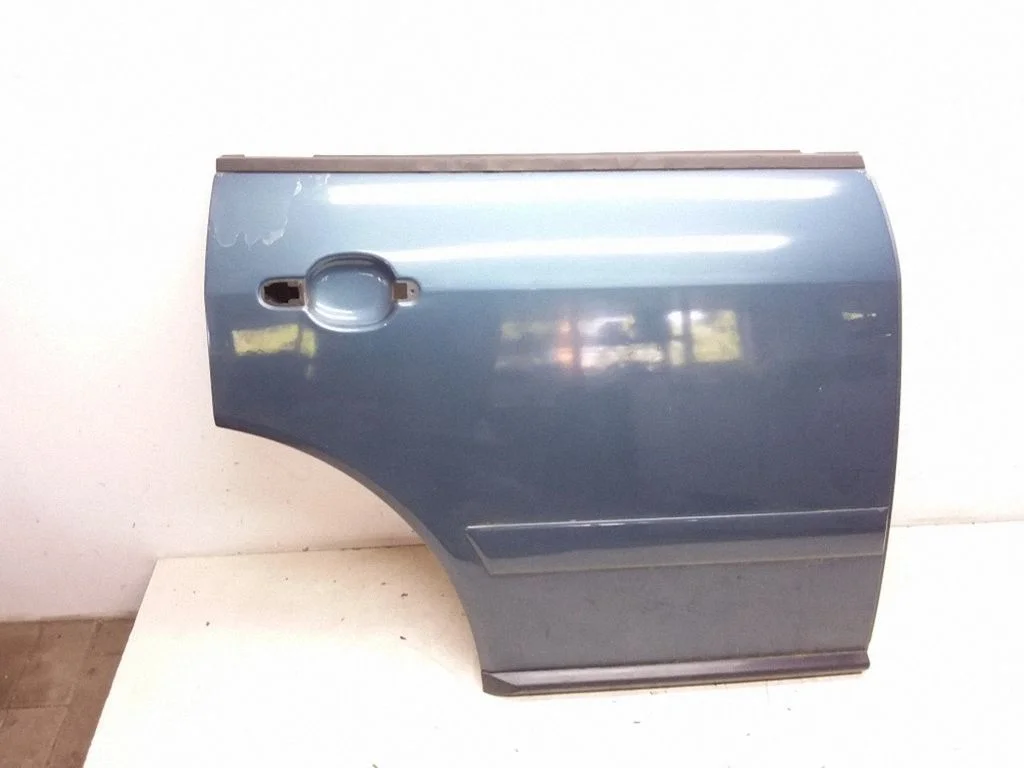 Rear door – right