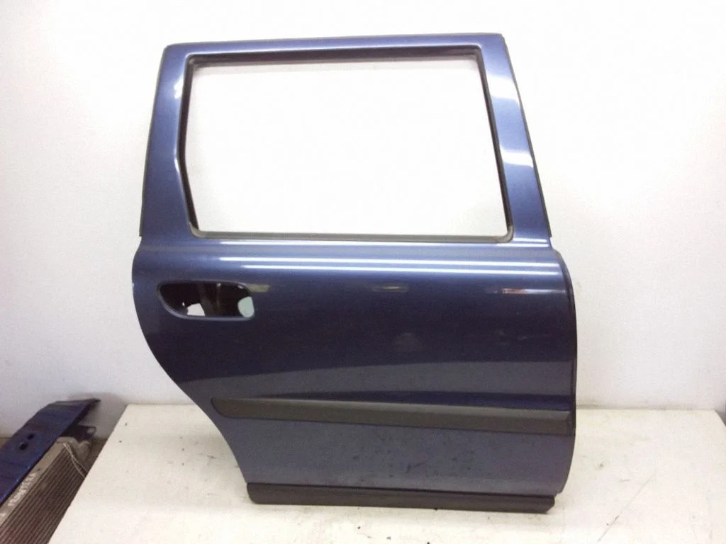 Rear door – right