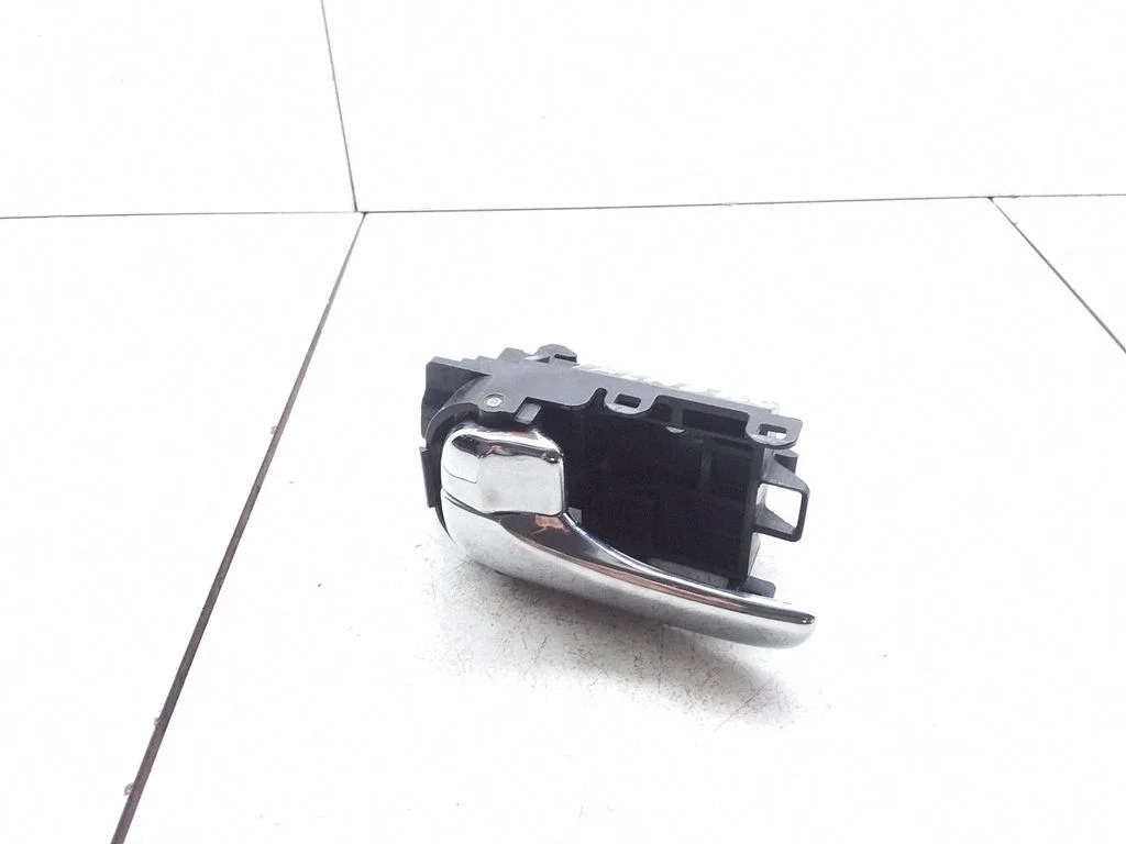 Rear door interior handle – Nissan Almera N16 (2000-2010)