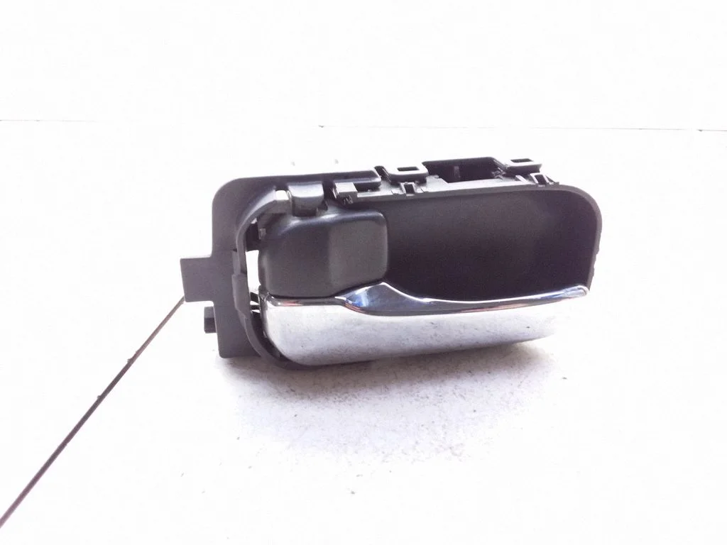 Rear door interior handle – rear left