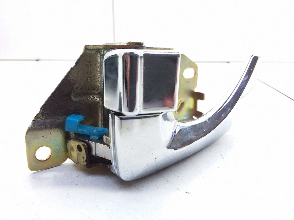 Rear door interior handle F055