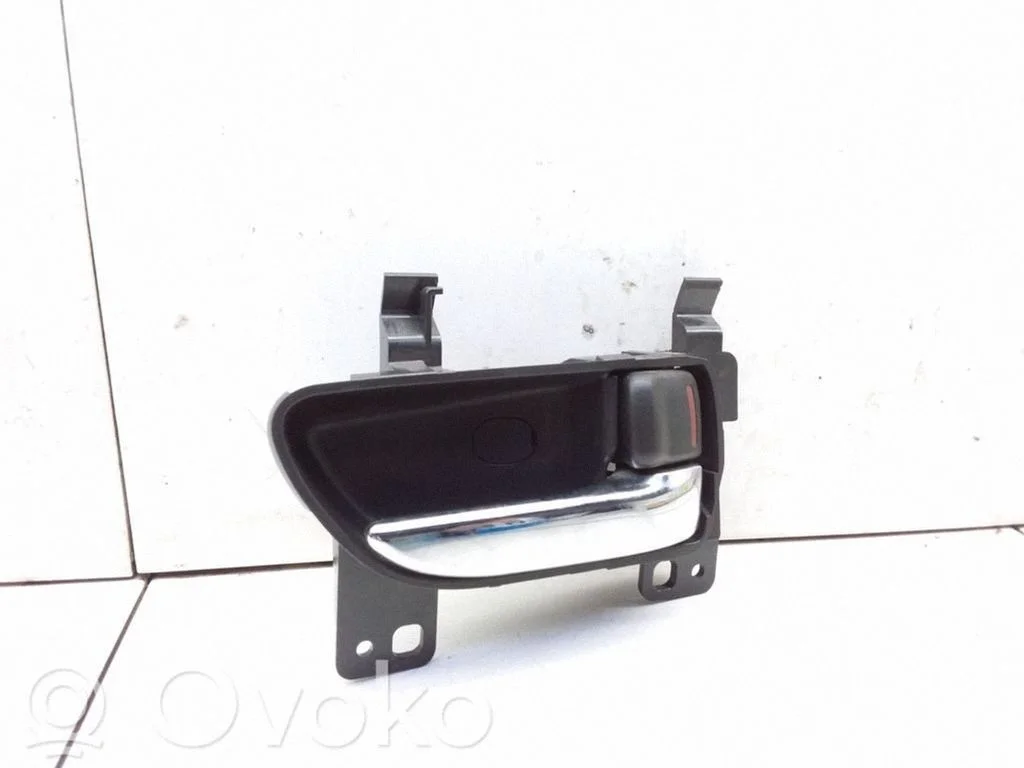 Rear door interior handle – rear right