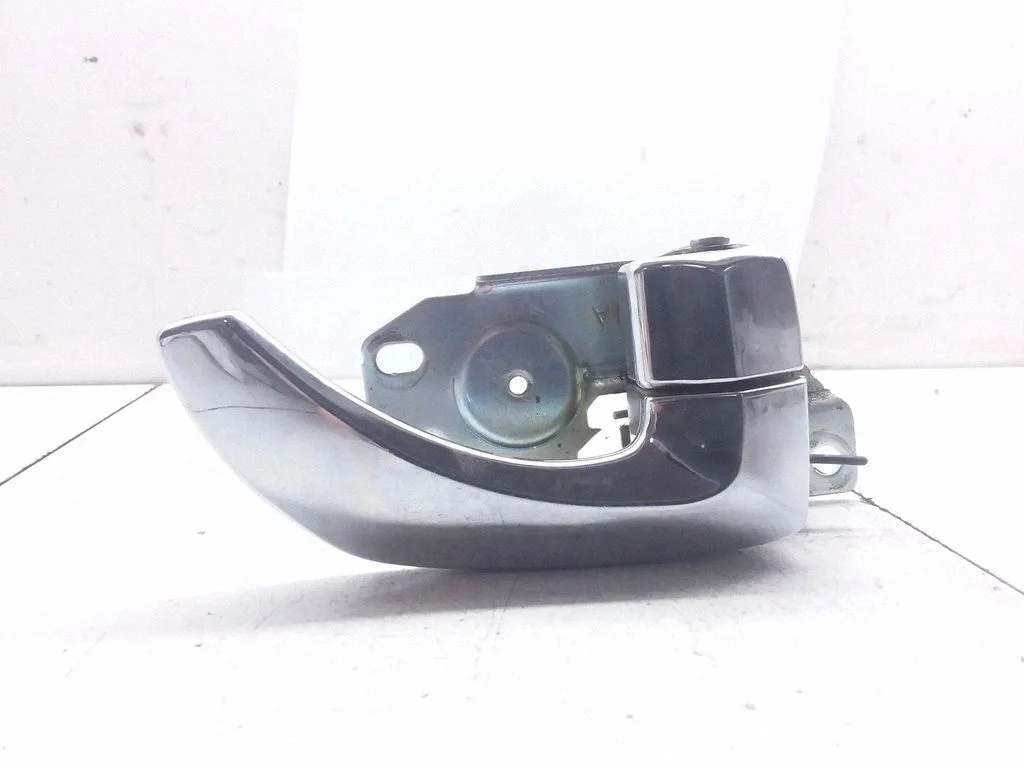 Rear door interior handle H101