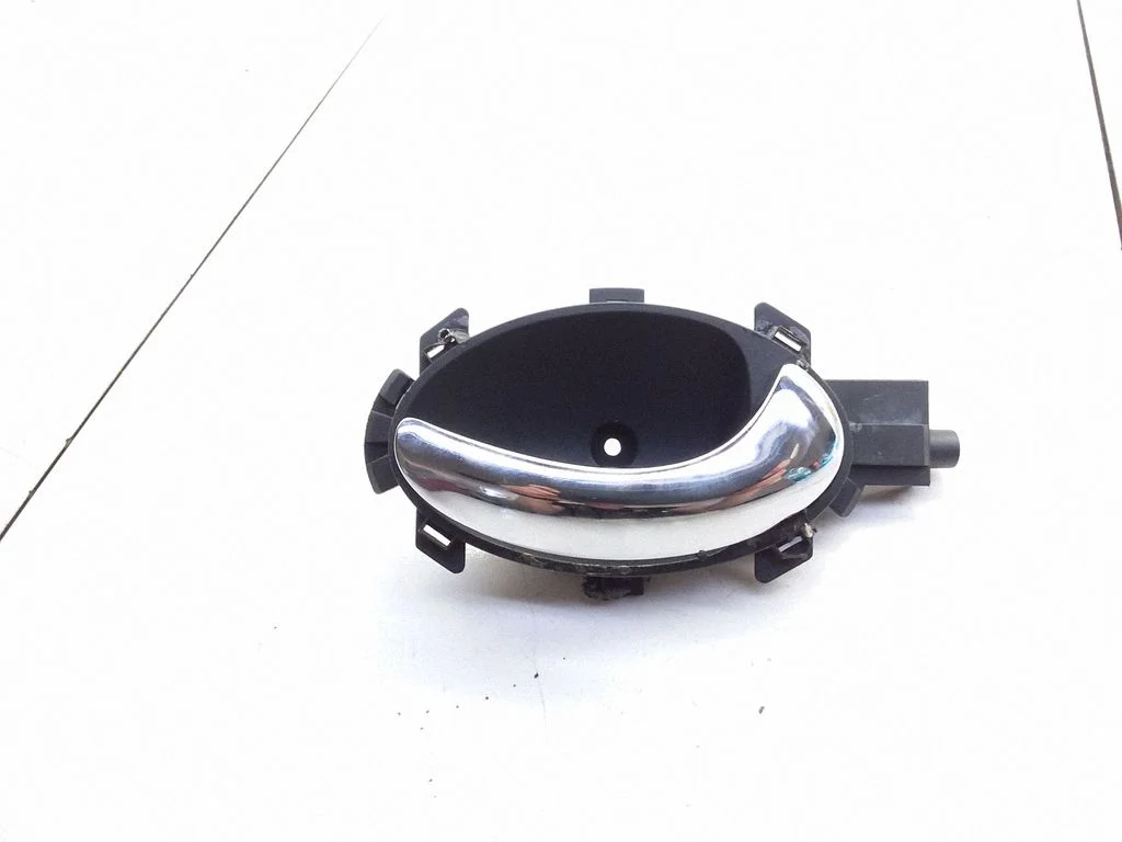 Rear door interior handle – rear right