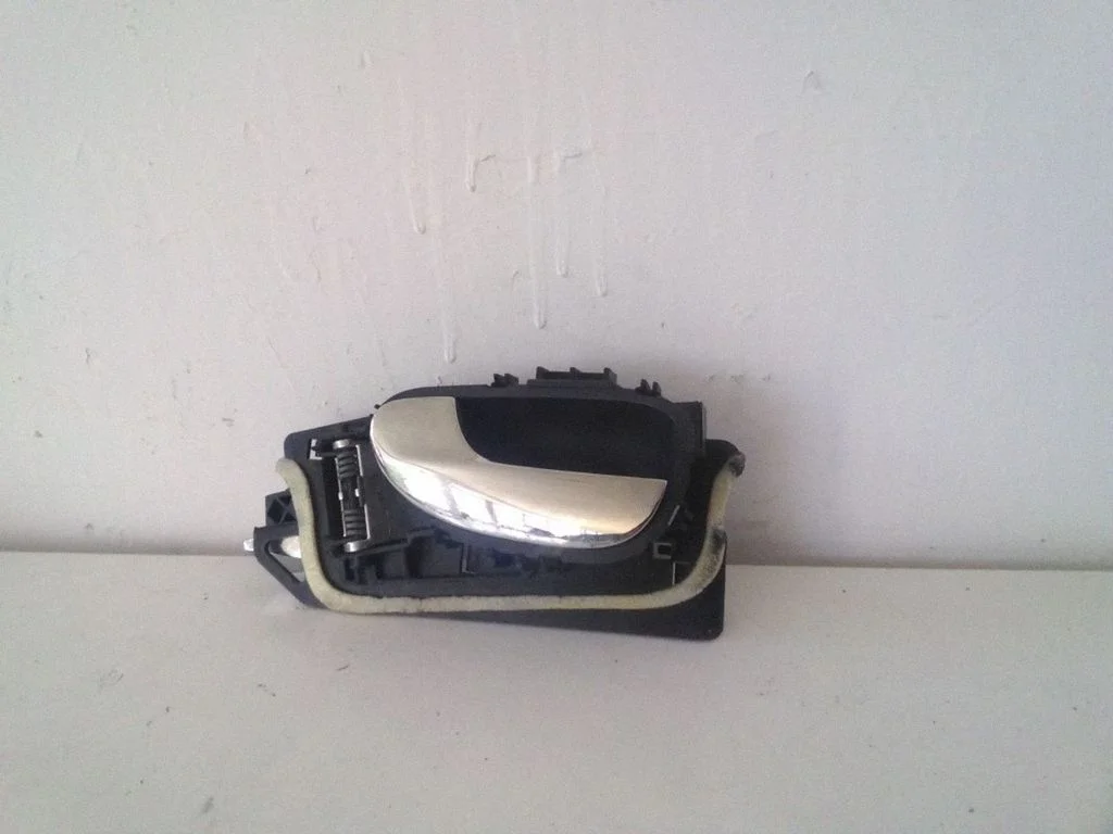 Aizmugurējais iekšējais atvēršanas rokturis 9643604577