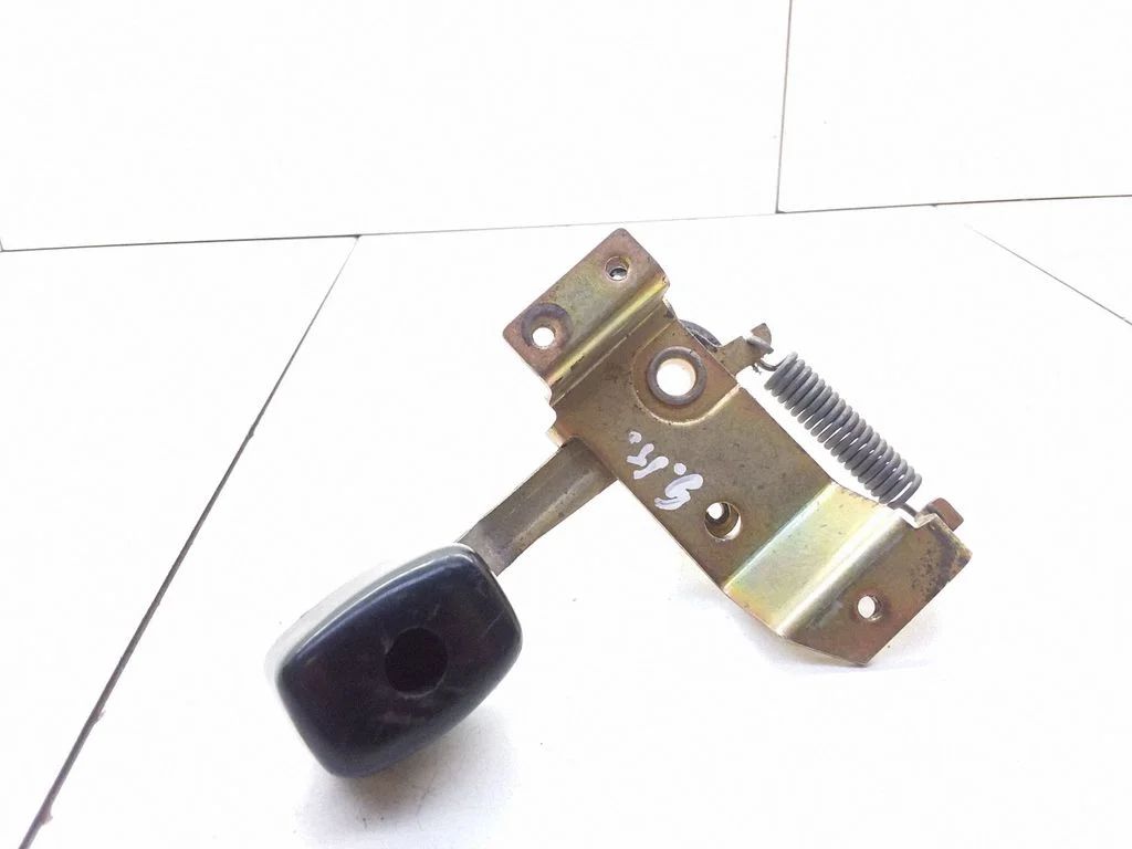 Rear door interior handle – rear left