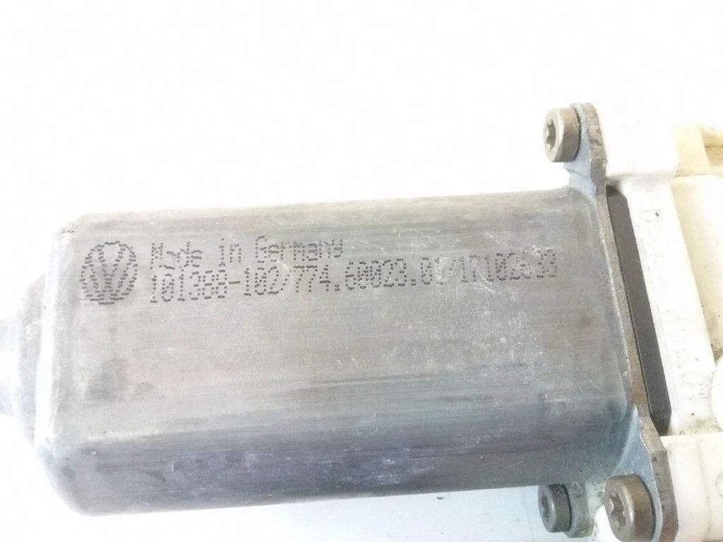 Aizmugurējā loga pacēlāja motoriņš – Volkswagen Golf IV (1998-2005)