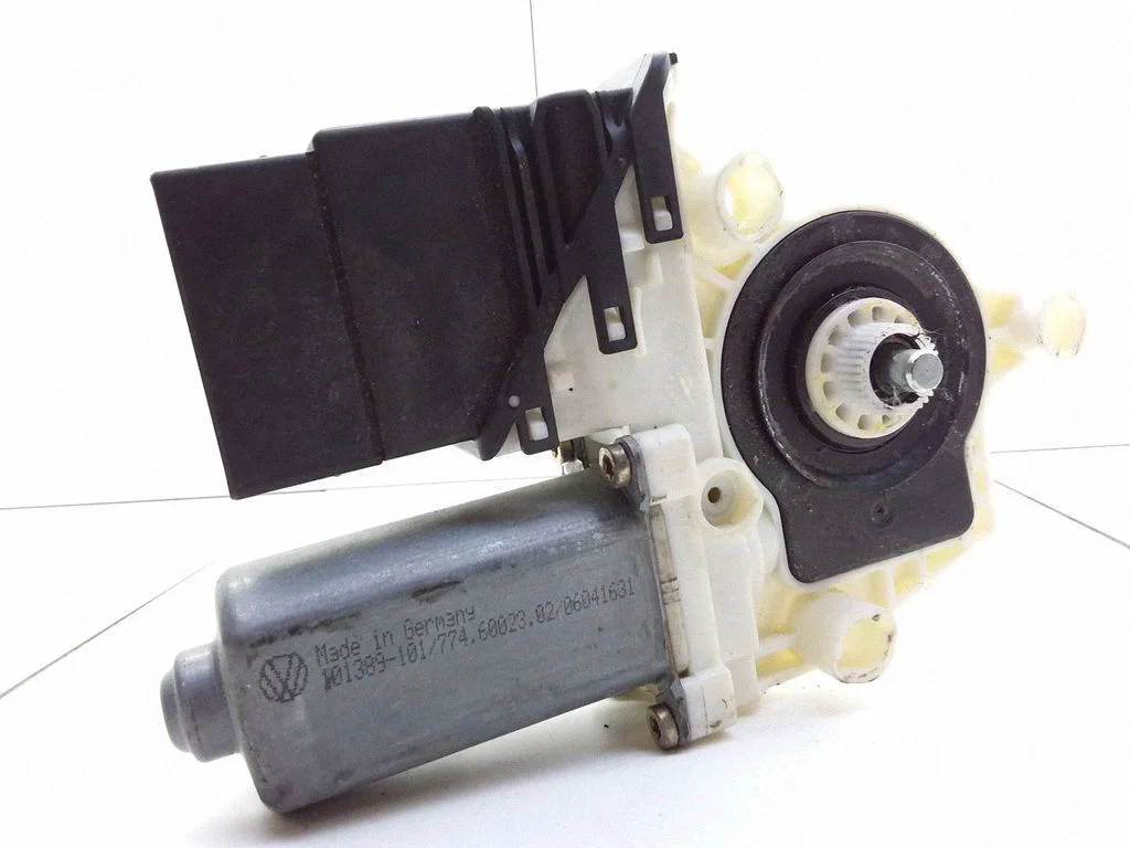 Rear door window regulator motor – Volkswagen Bora (1998-2005)