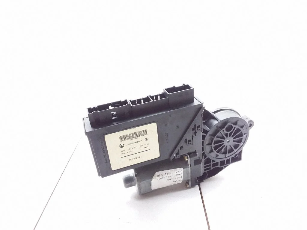 Rear door window regulator motor – Volkswagen Touareg I (2002-2010)