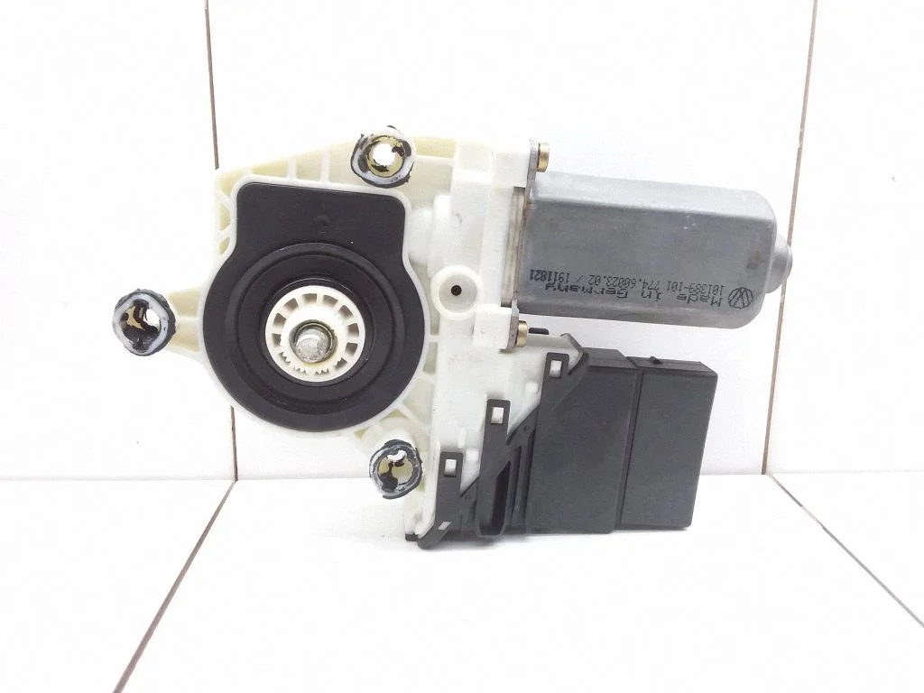 Rear door window regulator motor – Volkswagen Golf IV (1998-2005)