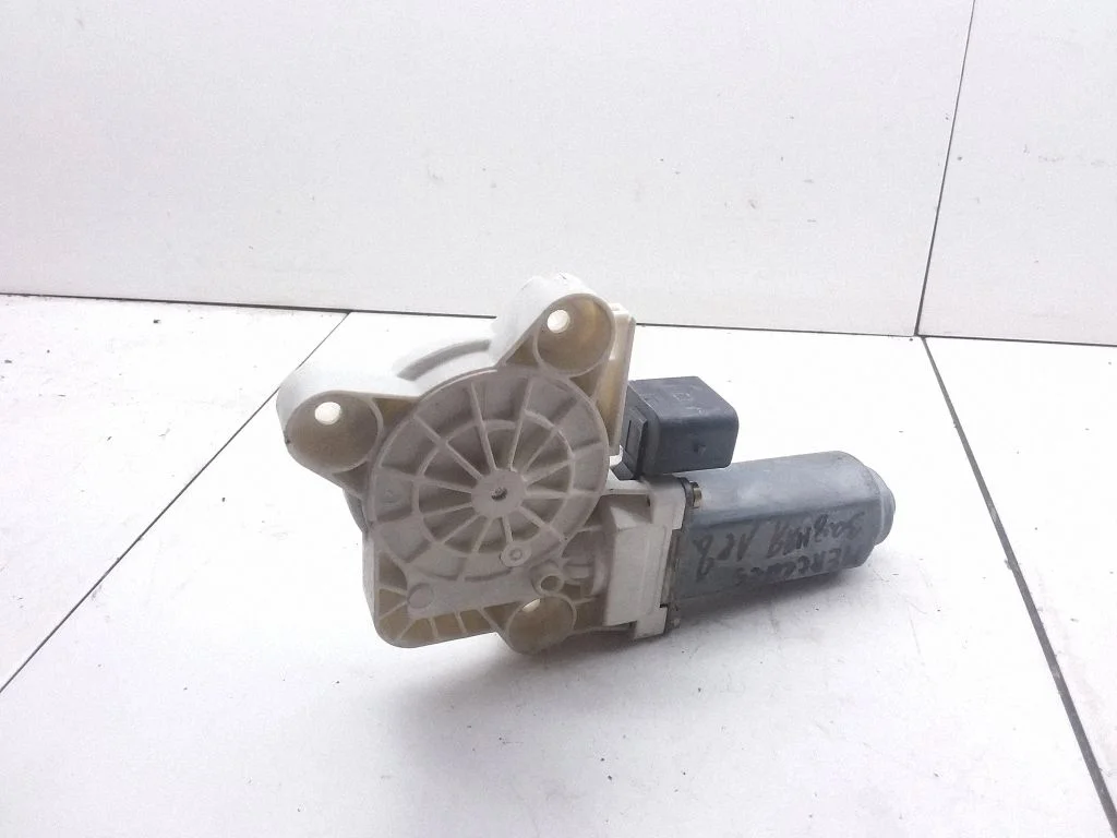Rear door window regulator motor – Mercedes-Benz E-Class W211 (2002-2009)