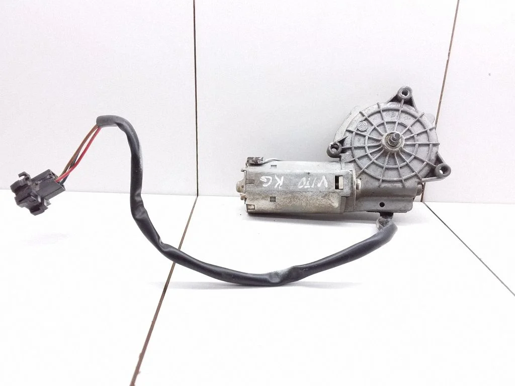 Rear door window regulator motor – Mercedes-Benz Vito Viano W638 (1996-2003)