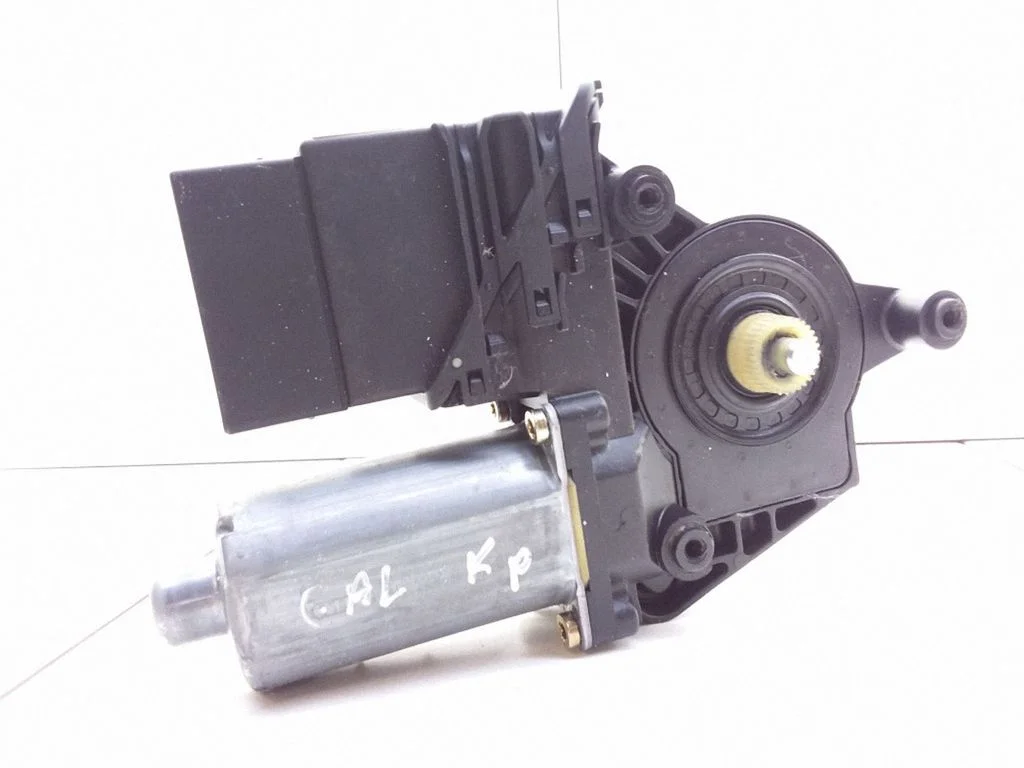 Rear door window regulator motor – Volkswagen Passat B5 (1997-2000)