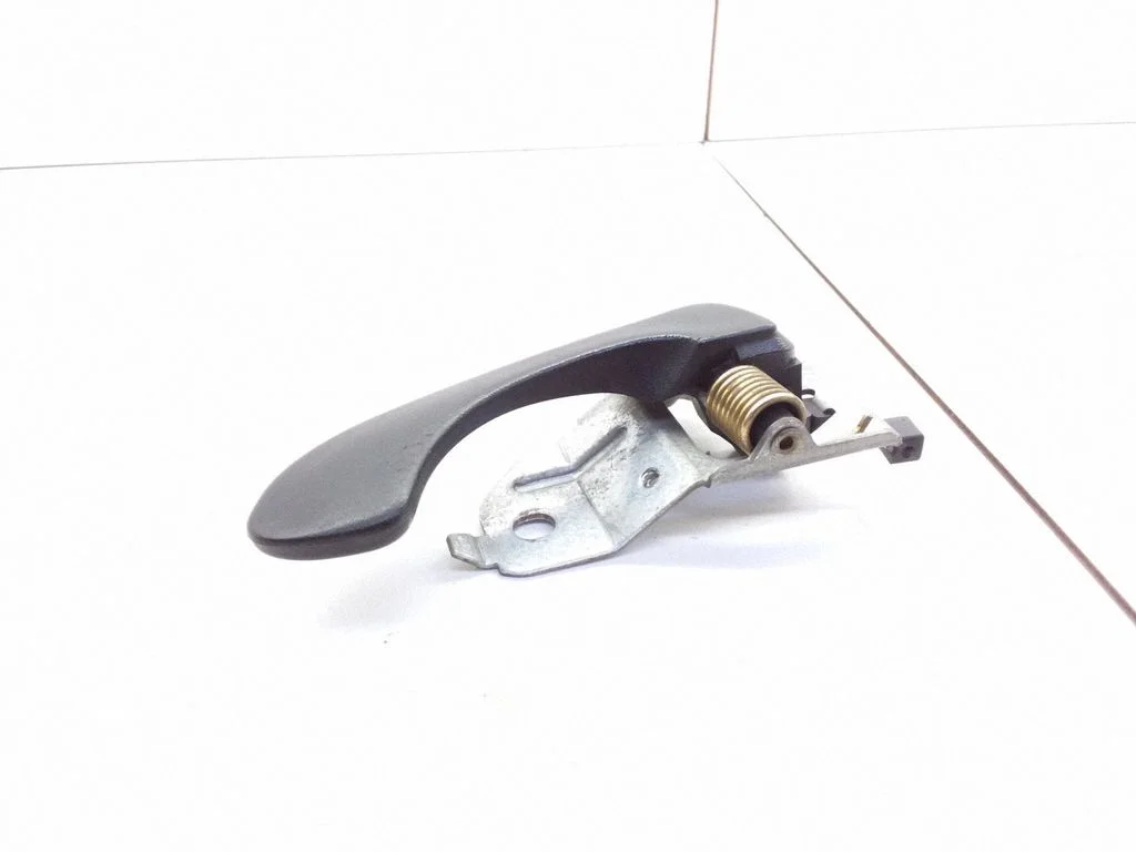 Esiukse sisemine käepide – Mitsubishi Carisma (1996-1999)