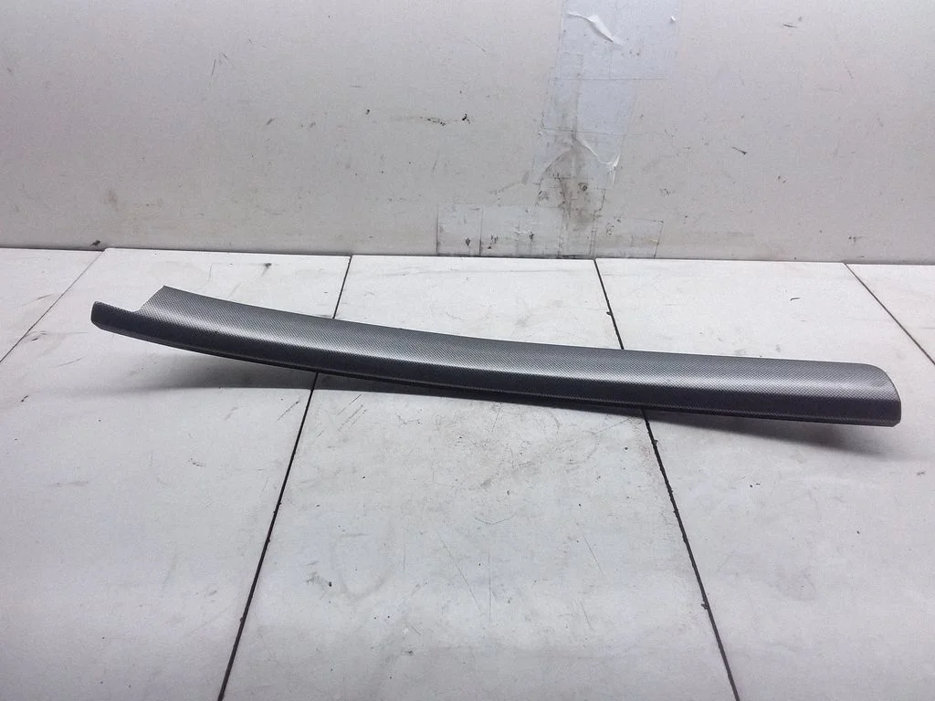 Dashboard glove box trim – Skoda Octavia Mk2 (1Z) (2004-2013)