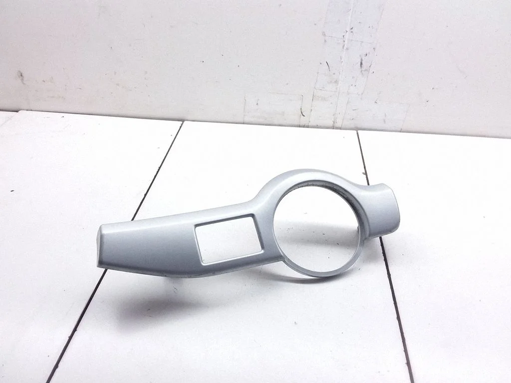 Dashboard glove box trim 1Z1858417