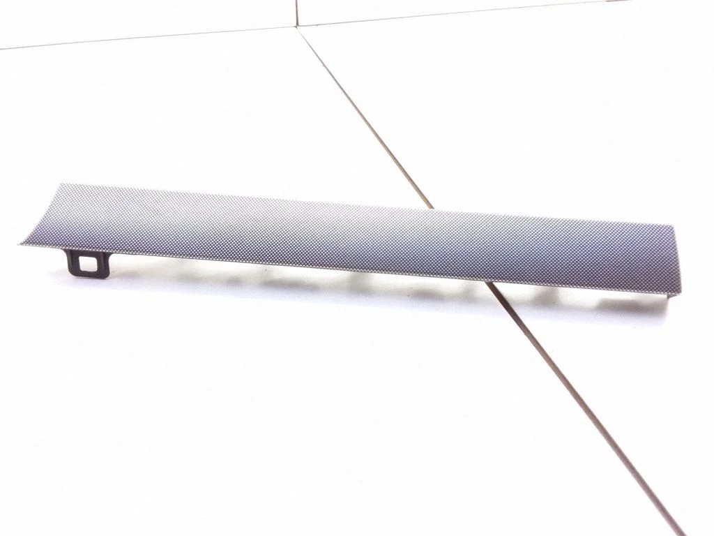 Dashboard glove box trim – Volkswagen Touran I (2003-2010)