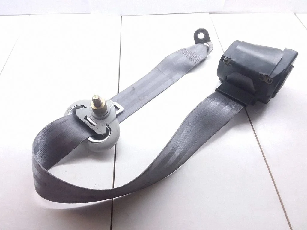 Aizmugurējā drošības josta 1C0857805A