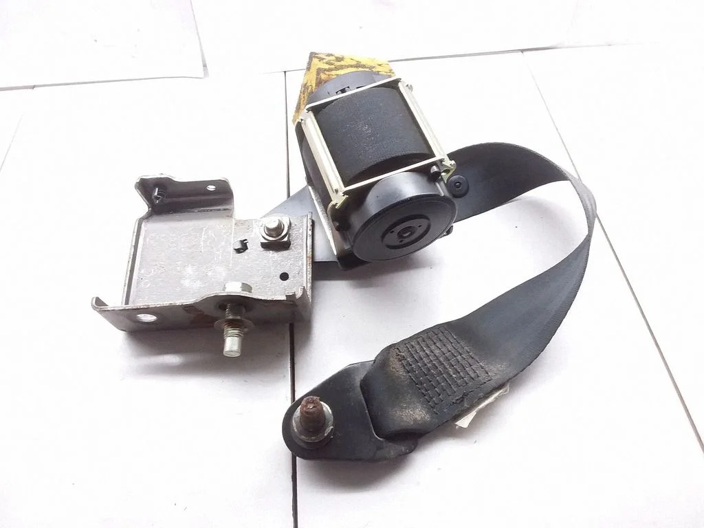 Rear seatbelt – Nissan Primera (2002-2007)