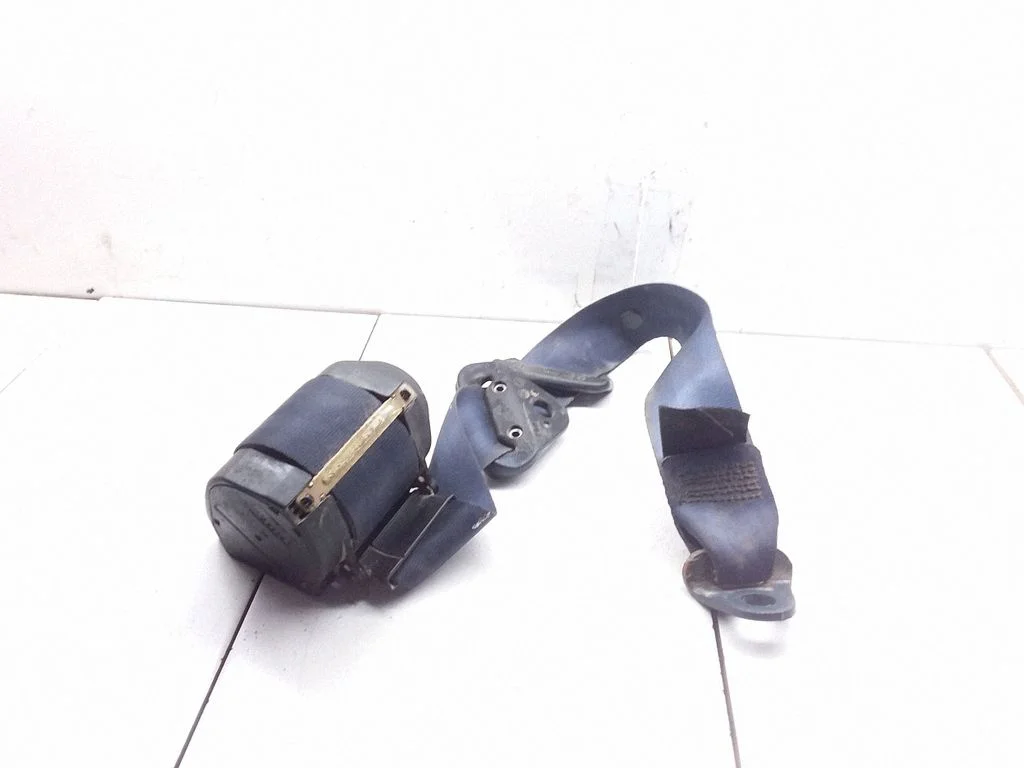 Rear seatbelt 044069