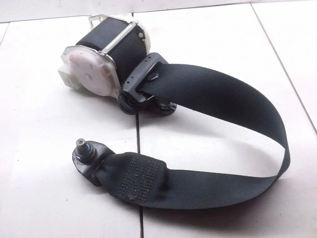 Rear seatbelt – Nissan Almera N16 (2000-2010)