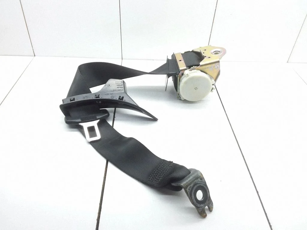 Rear seatbelt – Volkswagen Passat B6 (2005-2010)